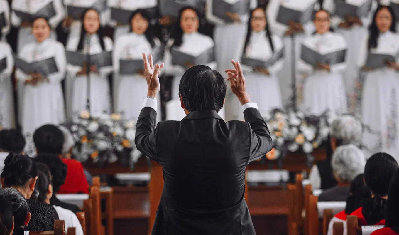 A Hall Choir, a Reverberant Nave and One Afternoon of Microphone Placement